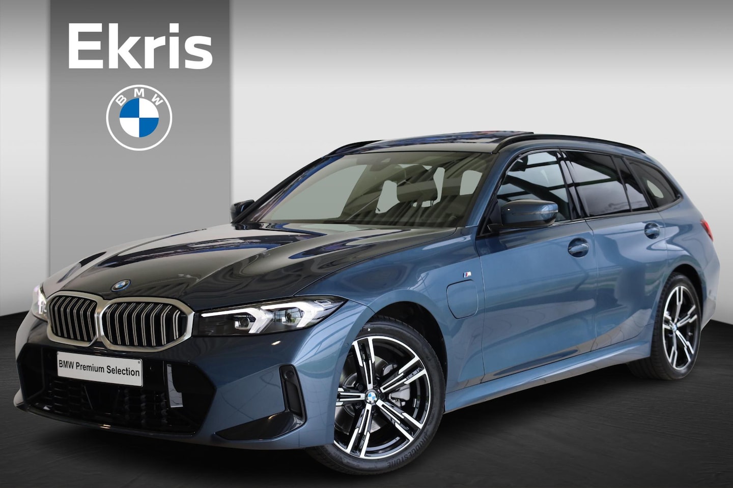 BMW 3-serie Touring - 330e | M Sportpakket | Comfort Pack | Panorama Dak | Trekhaak - AutoWereld.nl