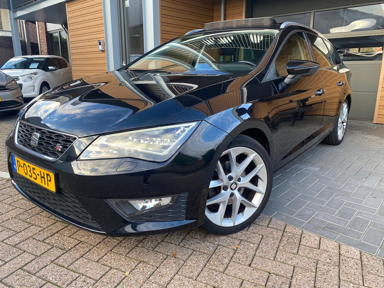SEAT Leon ST - 1.4 TSI ACT FR Dynamic | Panoramadak | Stoelverw. - AutoWereld.nl