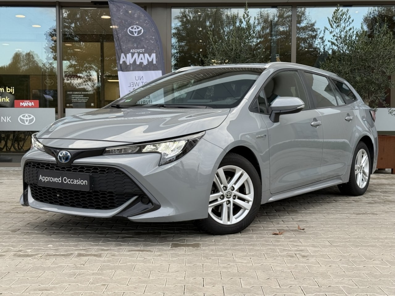 Toyota Corolla Touring Sports - 1.8 Hybrid Business | all-seasonbanden | metallic lak - AutoWereld.nl