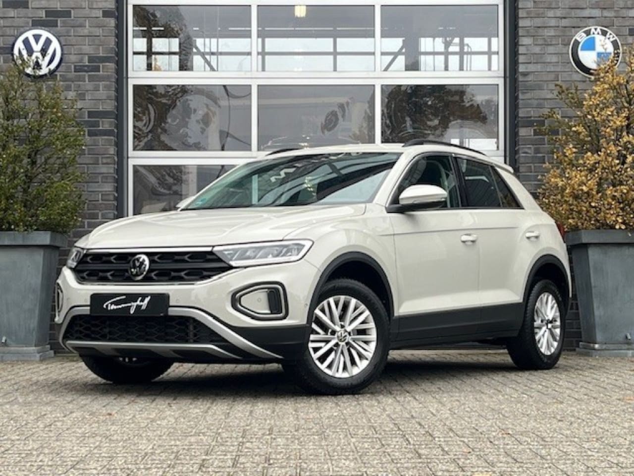 Volkswagen T-Roc - 1.5 TSI AUT. LIFE VIRTU - NAVI - AFN. TREKH. - PDC - AutoWereld.nl