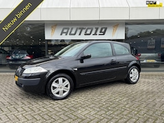 Renault Mégane - 1.6-16V Dynamique Luxe