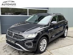 Volkswagen T-Roc - 1.5 TSI 150pk DSG Life Edition Navigatie Winterpakket ACC Keyless Camera