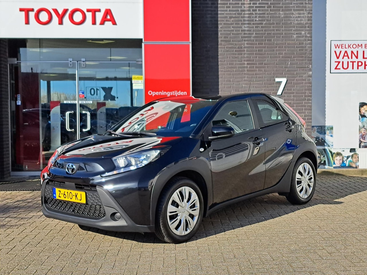 Toyota Aygo X - PLAY ANDROID/APPLE AIRCO CAMERA AUTOMATISCH-GROOTLICHT NL-AUTO - AutoWereld.nl