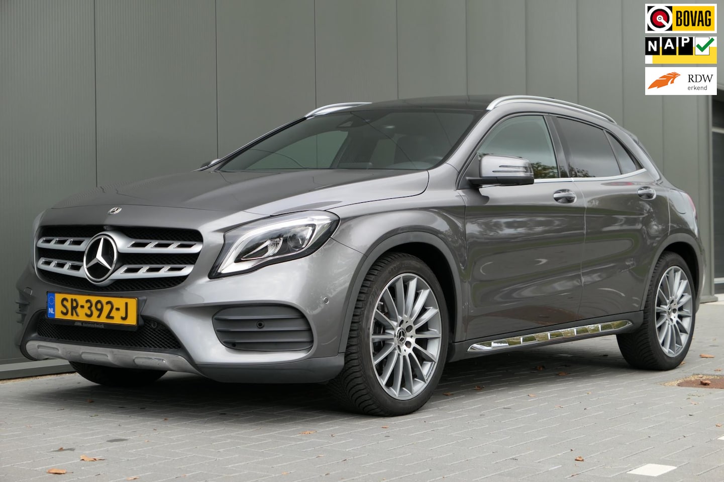 Mercedes-Benz GLA-Klasse - 250 4Matic Premium Plus AMG Pano H&K 360 Camera Trekhaak NAP - AutoWereld.nl