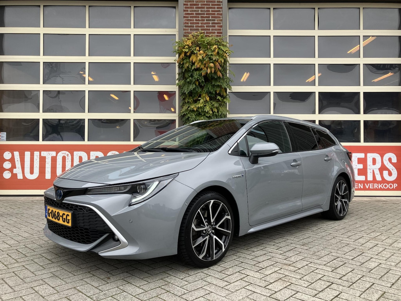 Toyota Corolla Touring Sports - 2.0 Hybrid Business Sport Intro | Camera | JBL | Head-up | Sportstoelen | Trekhaak | Zeer - AutoWereld.nl