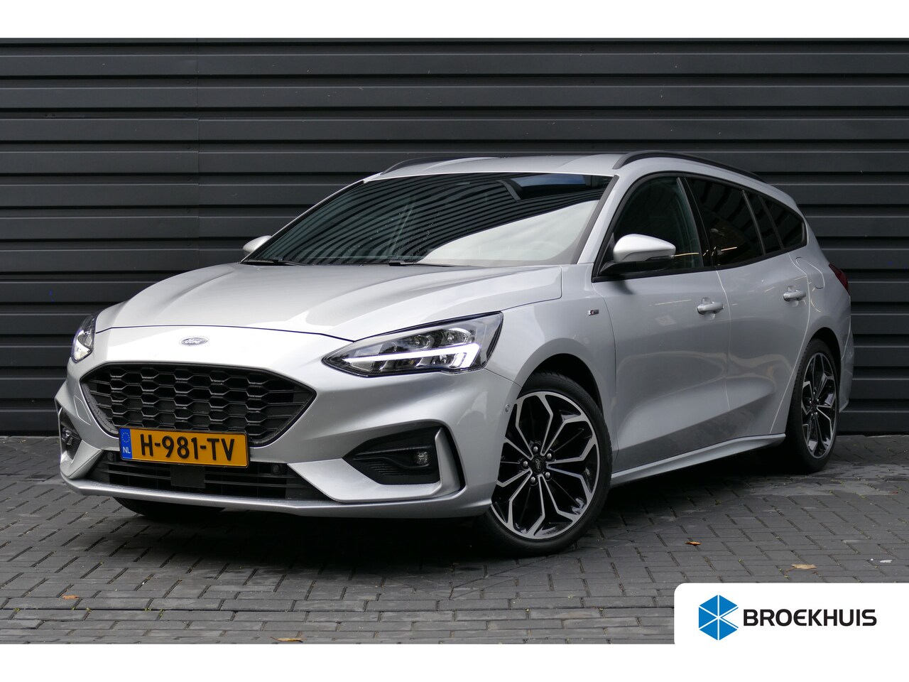 Ford Focus Wagon - 1.5 ECOBOOST 150PK ST-LINE / NAVI / LED / CLIMA / PDC / 18"LMV / CAMERA / AFN.TREKHAAK / W - AutoWereld.nl