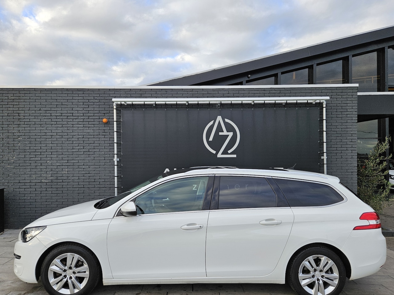Peugeot 308 SW - 1.6 BlueHDI Blue Lease Executive *Multimedia*Navi - AutoWereld.nl