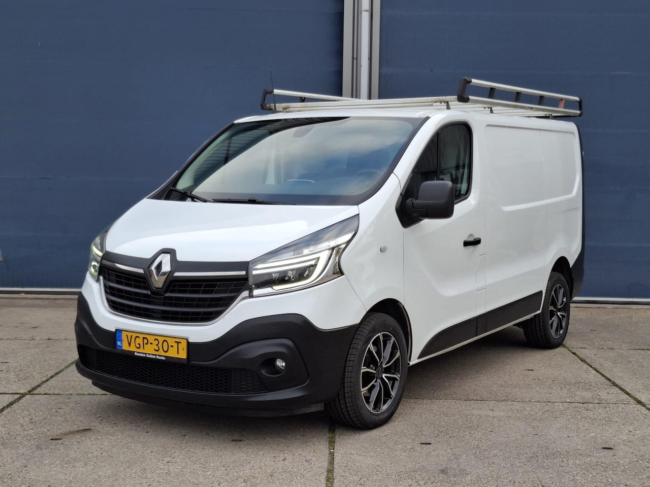 Renault Trafic - 2.0 dCi 145 T27 L1H1 Comfort AUTOMAAT / CRUISE CONTROLE / NAVI / CAMERA / 3 ZITS / IMPERIA - AutoWereld.nl