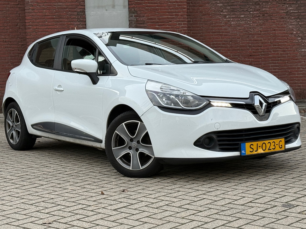 Renault Clio - 1.2 Authentique|5DRS|NAVI|AIRCO|GOED-ONDERHOUDEN - AutoWereld.nl