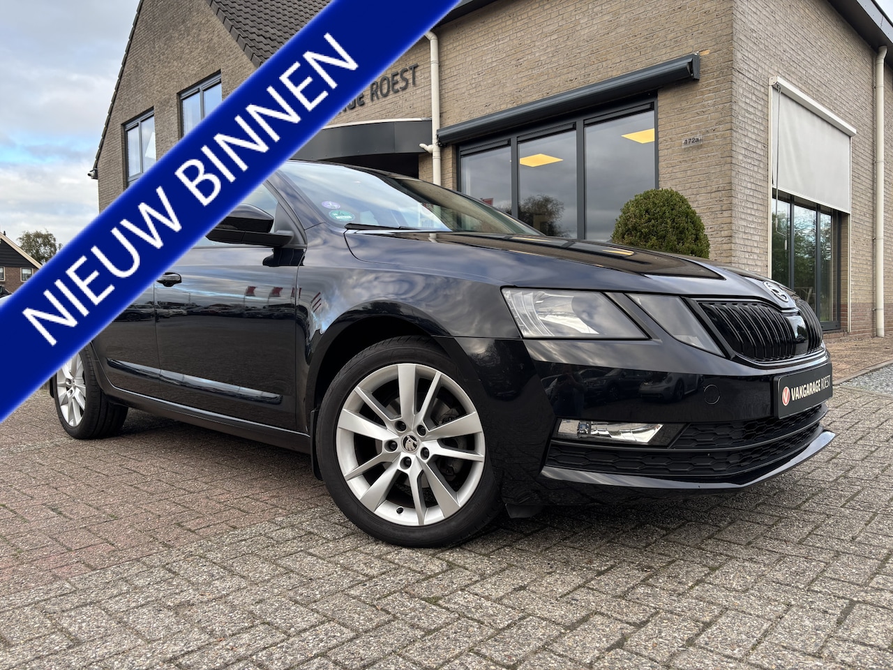 Skoda Octavia - 1.5 TSI Automaat Business Edition Trekhaak / Camera / Carplay - AutoWereld.nl