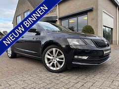 Skoda Octavia - 1.5 TSI Automaat Business Edition Trekhaak / Camera / Carplay