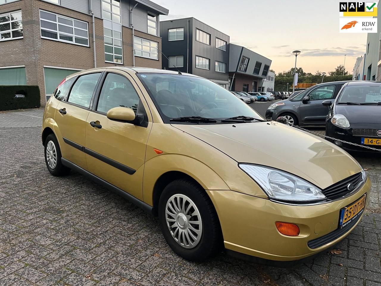 Ford Focus - 1.6-16V Ghia AUTOMAAT 5 deurs - AutoWereld.nl