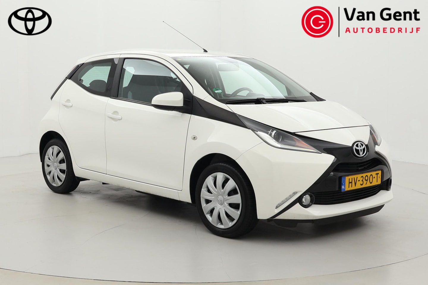 Toyota Aygo - 1.0 VVT-i x-play | Navigatie | Airco | Camera | Elektrische ramen voor | Bluetooth - AutoWereld.nl