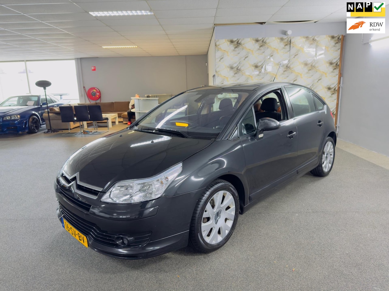 Citroën C4 - 1.6-16V VTR+ Apk Nieuw,Cruise,Clima,Parksensor,N.A.P,Trekhaak,2 sleutels + boekjes,Topstaa - AutoWereld.nl