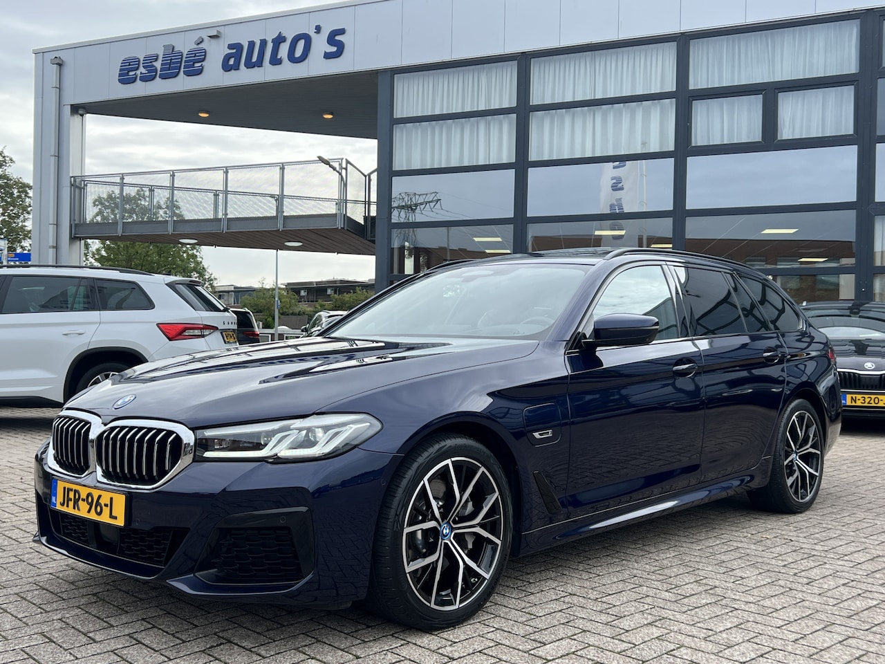 BMW 5-serie Touring - 530e M-Sport Plus Panoramadak Driving Ass Prof Keyless Rondzicht Camera Elek Stoelen Stoel - AutoWereld.nl