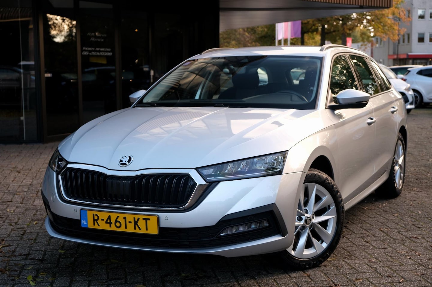 Skoda Octavia Combi - 1.0 e-TSI Business Edition/Trekhaak/Keyless/Carplay+AndroidAuto - AutoWereld.nl