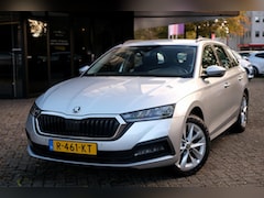 Skoda Octavia Combi - 1.0 e-TSI Business Edition/Trekhaak/Keyless/Carplay+AndroidAuto