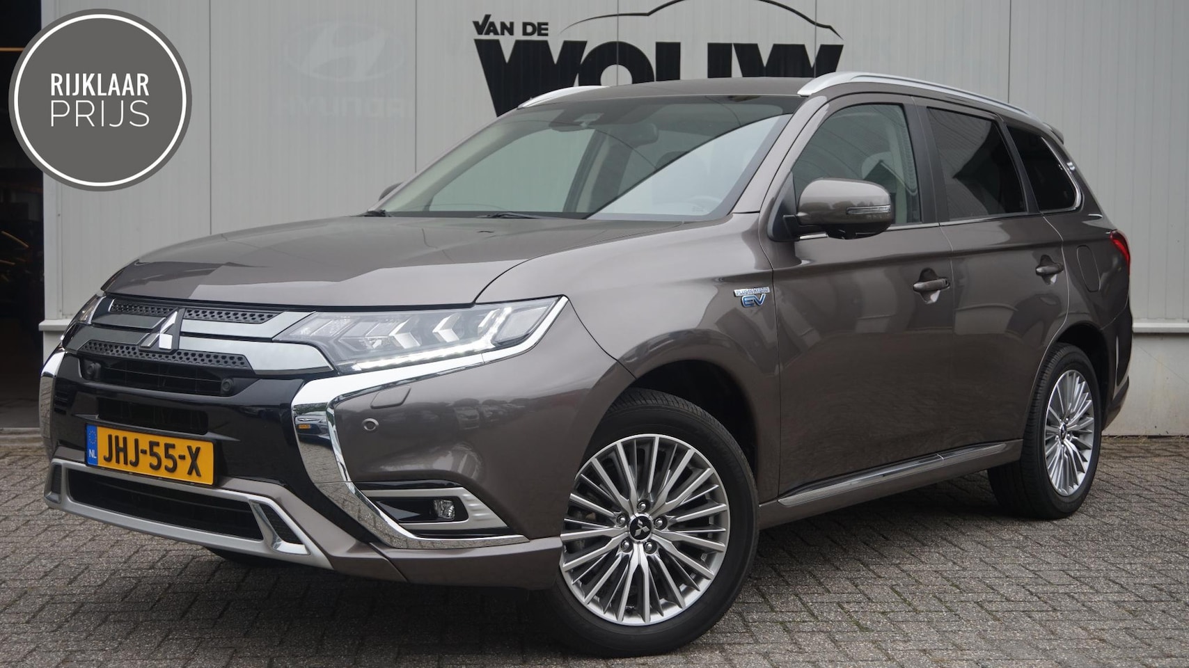 Mitsubishi Outlander - 2.4 PHEV Intense+ Trekhaak Afn. | Elektr Achterklep | Elektr. bed. Best.Stoel - AutoWereld.nl