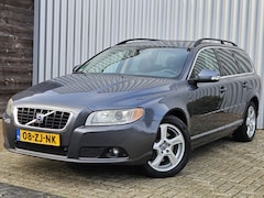 Volvo V70 - 2.4 D5 Summum /Automaat/Stoelverwarming/Leer/Xenon