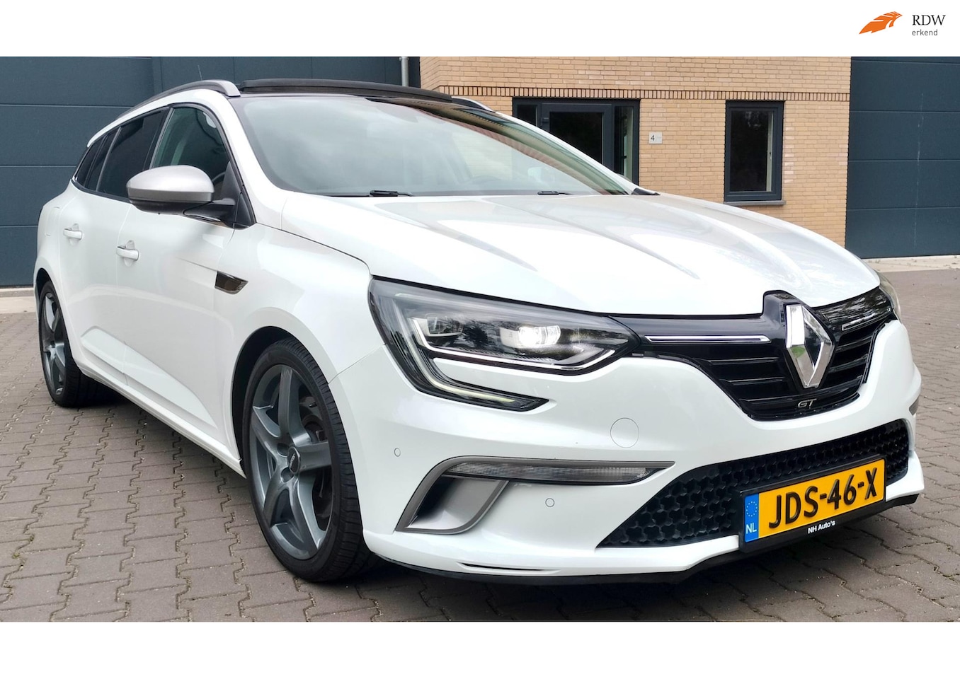 Renault Mégane Estate - 1.6 TCe GT RS 205pk Automaat Navi Panorama dak - AutoWereld.nl