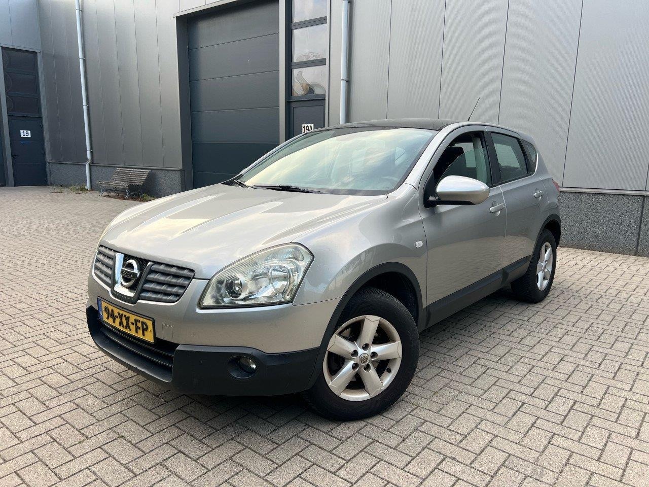 Nissan Qashqai - 1.6 Acenta Pano/ Trekhaak Jaar apk - AutoWereld.nl