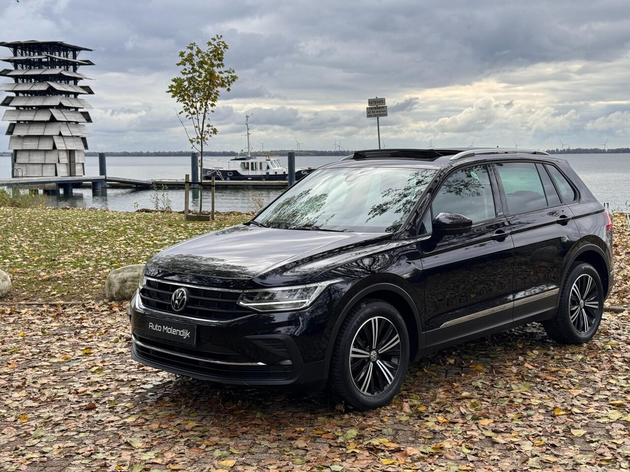 Volkswagen Tiguan - 1.5 TSI Pano / LED / Navi / ACC / 4 x stoelverw. - AutoWereld.nl