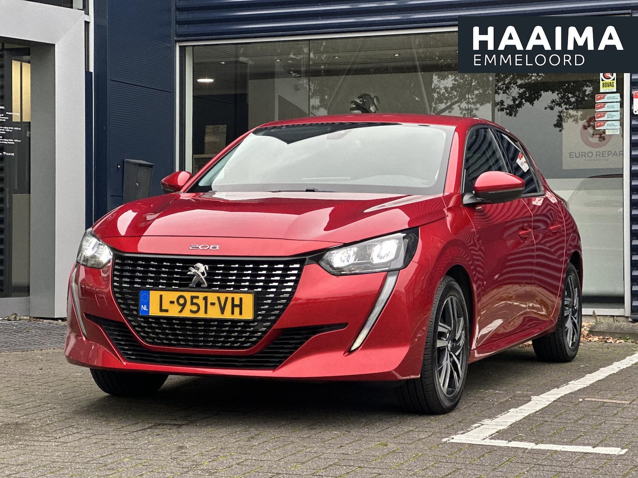 Peugeot 208 - 1.2 PureTech 100pk Allure Pack | Trekhaak | Keyless start | Navigatie | Climate Control | - AutoWereld.nl