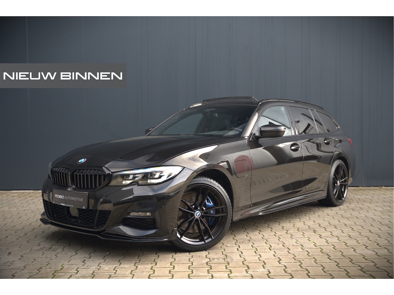 BMW 3-serie Touring - 330e xDrive High Executive M Sport | M Performance | Panoramadak | Harman Kardon | Invidiu - AutoWereld.nl