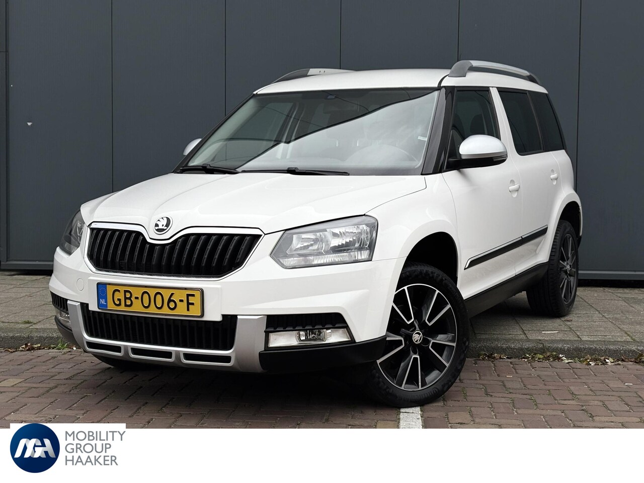 Skoda Yeti Outdoor - 1.2 TSI Adventure Airco I Cruise control I Navigatie I DSG I Trekhaak I Stoel verwarming I - AutoWereld.nl