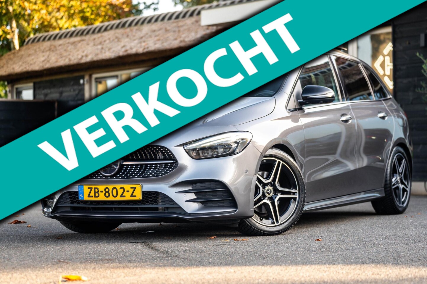 Mercedes-Benz B-klasse - 180 Premium Plus AMG-Line I Panoramadak I Trekhaak I 360 Camera I Burmester I Sfeerverlich - AutoWereld.nl
