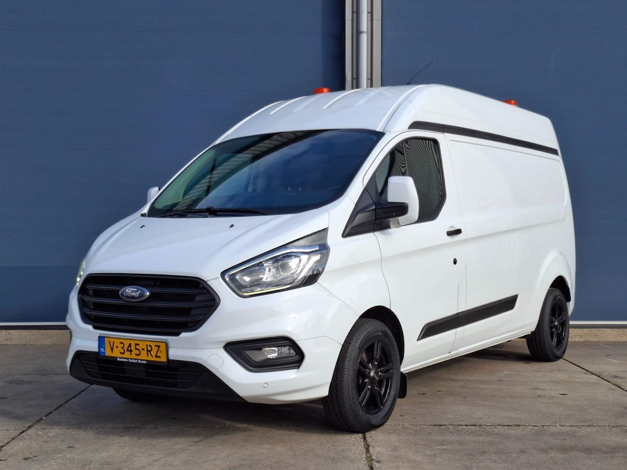 Ford Transit Custom - 320 2.0 TDCI L2H2 Trend AIRCO / CRUISE CONTROLE / VERHOOGD / N.A.P / EURO 6 - AutoWereld.nl