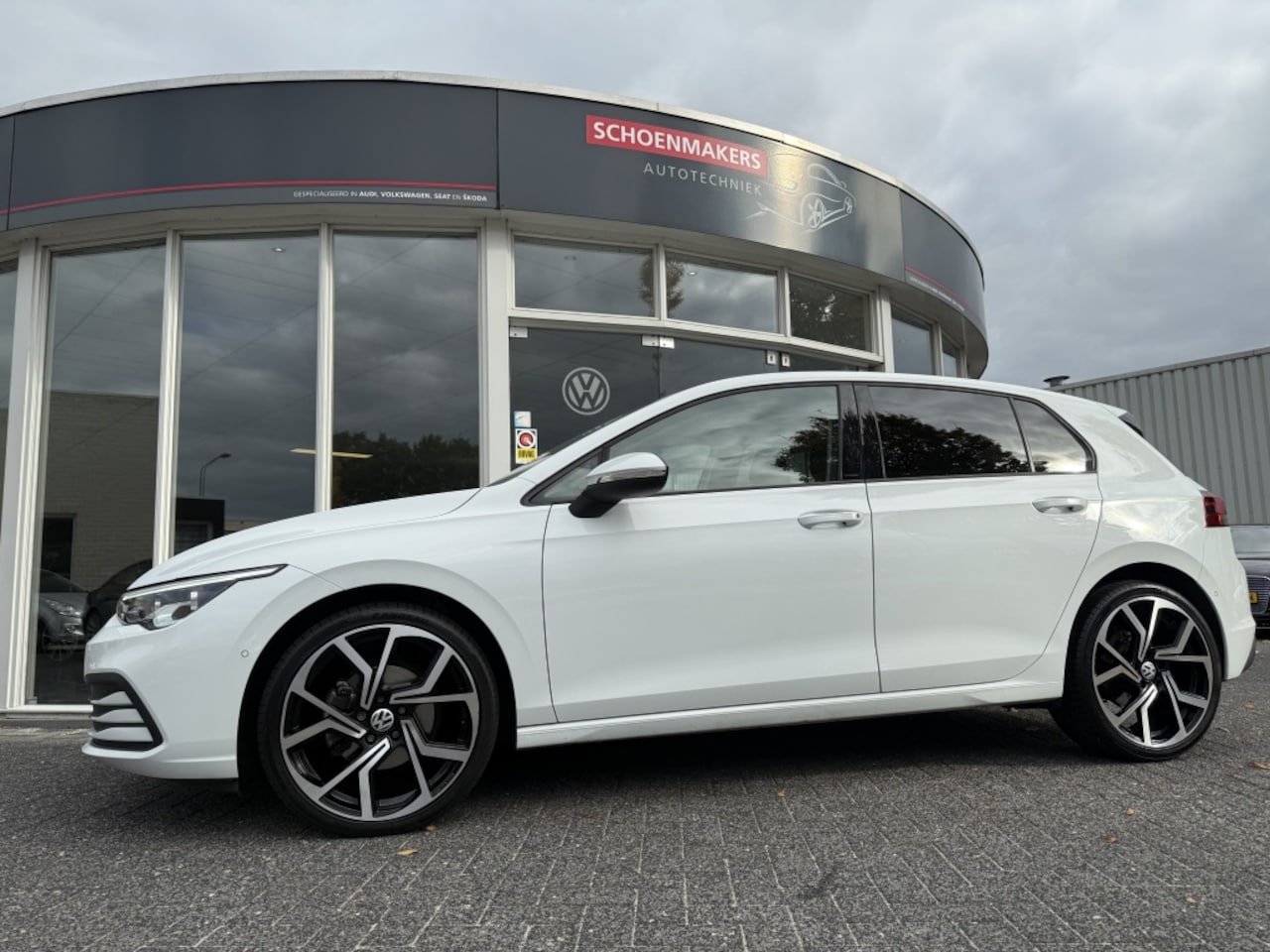 Volkswagen Golf - 1.0 eTSI Life Bns - AutoWereld.nl
