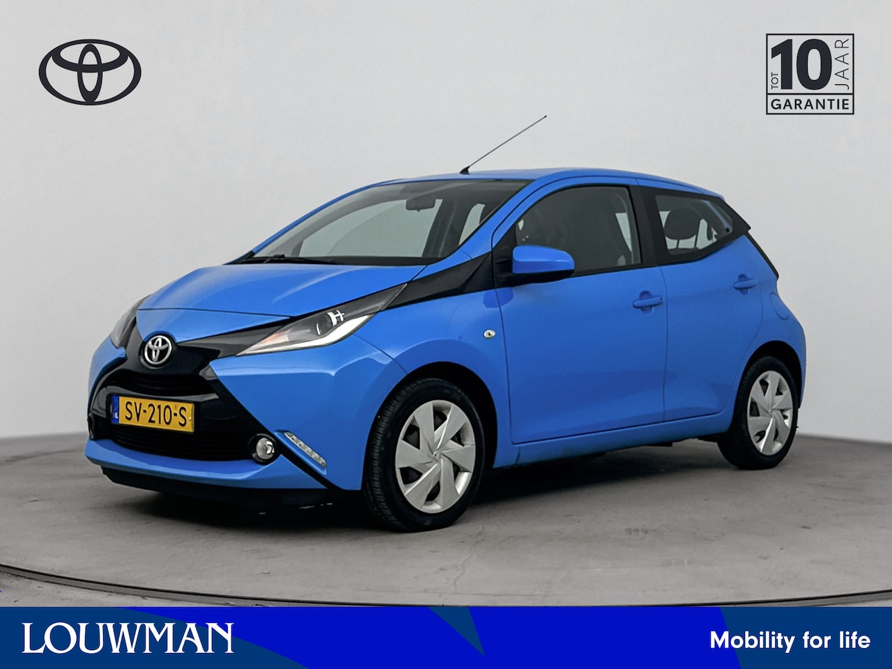 Toyota Aygo - 1.0 VVT-i x-nav | Airco | Parkeercamera | Mistlampen | Metaallak | - AutoWereld.nl