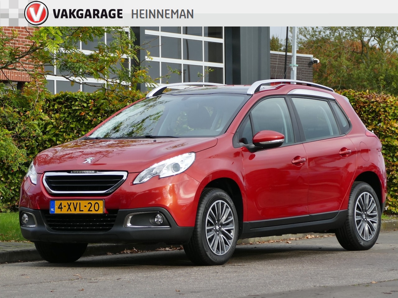 Peugeot 2008 - 1.2 PureTech Active AUTOMAAT | panoramadak | navigatie - AutoWereld.nl