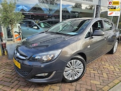 Opel Astra - 1.4 Turbo Cosmo, trekhaak, navigatie