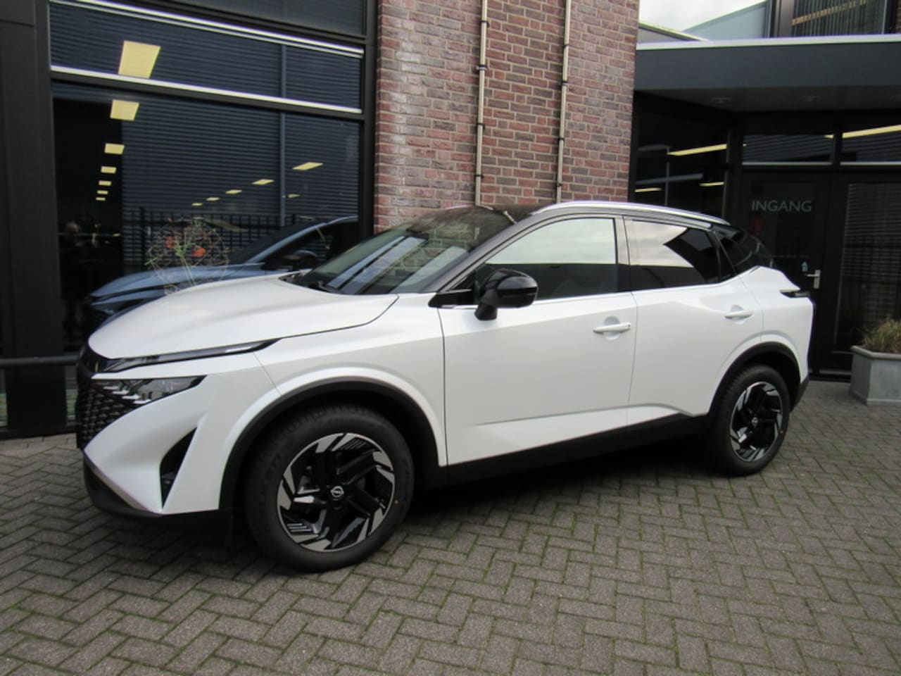 Nissan Qashqai - 1.3 Mild-Hybrid 158pk Xtronic N-Connecta / Two-tone / Cold pack / Head up display / Achter - AutoWereld.nl