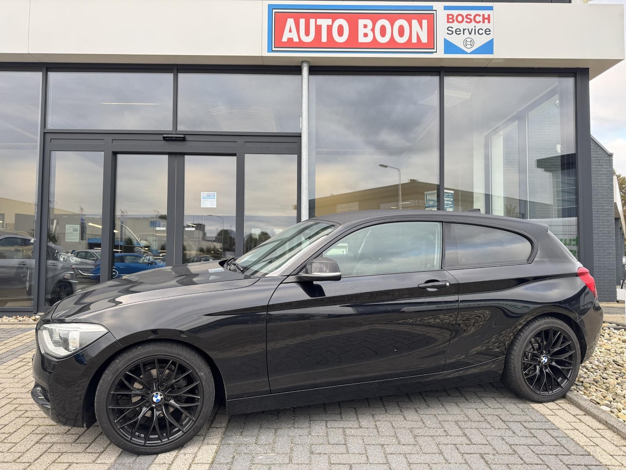 BMW 1-serie - 114i EDE EDITION : LEER/NAVI/PDC/S&S/MEDIA/ BTA/LMV/ - NL AUTO/KM=NAP - AutoWereld.nl