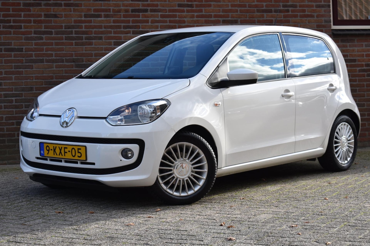Volkswagen Up! - 1.0 high up! BlueMotion '13 NAP NL Auto Airco Navi Inruil mogelijk - AutoWereld.nl