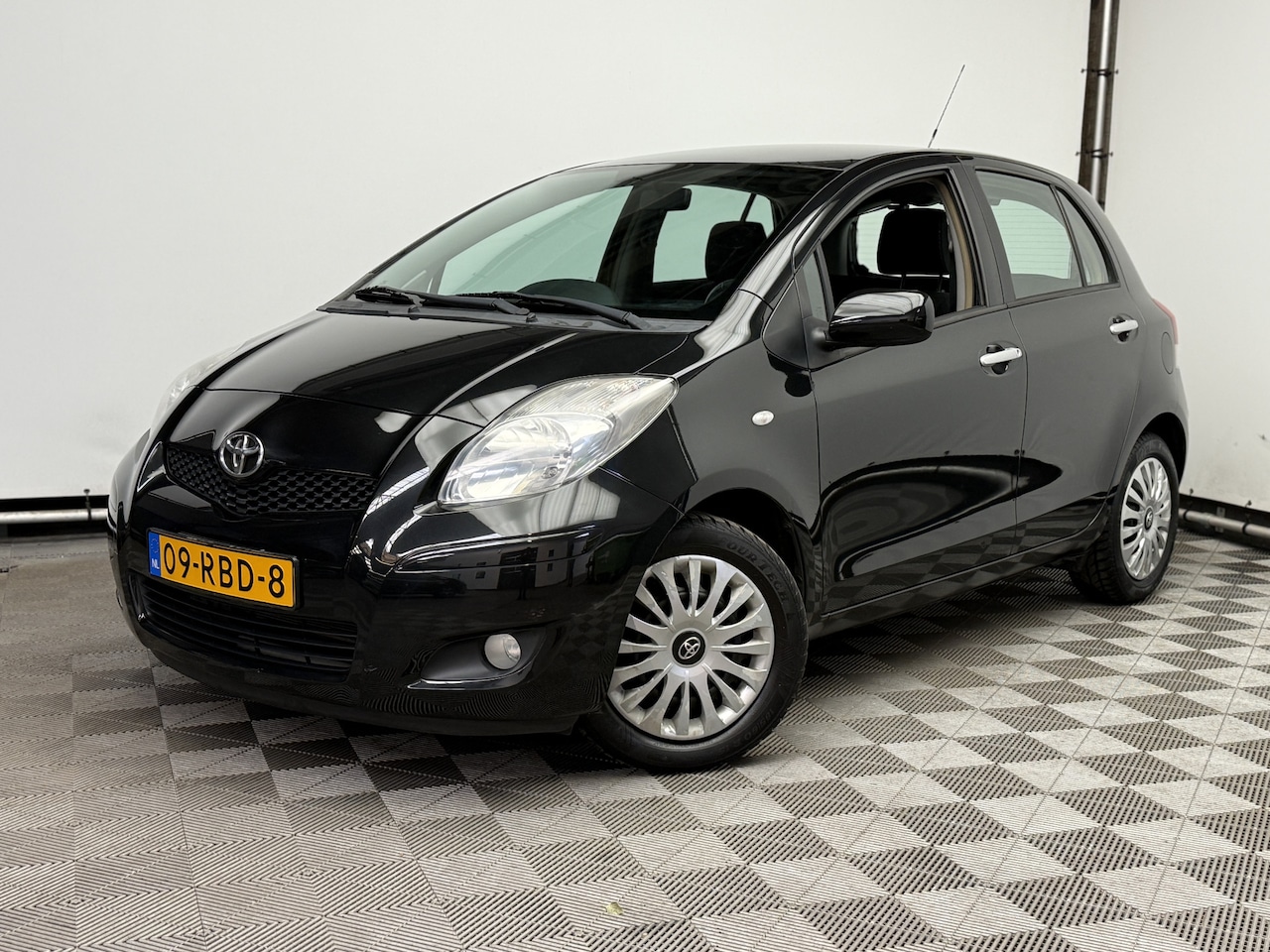 Toyota Yaris - 1.3 VVTi Aspiration 5-drs ECC Trekhaak NL Auto - AutoWereld.nl