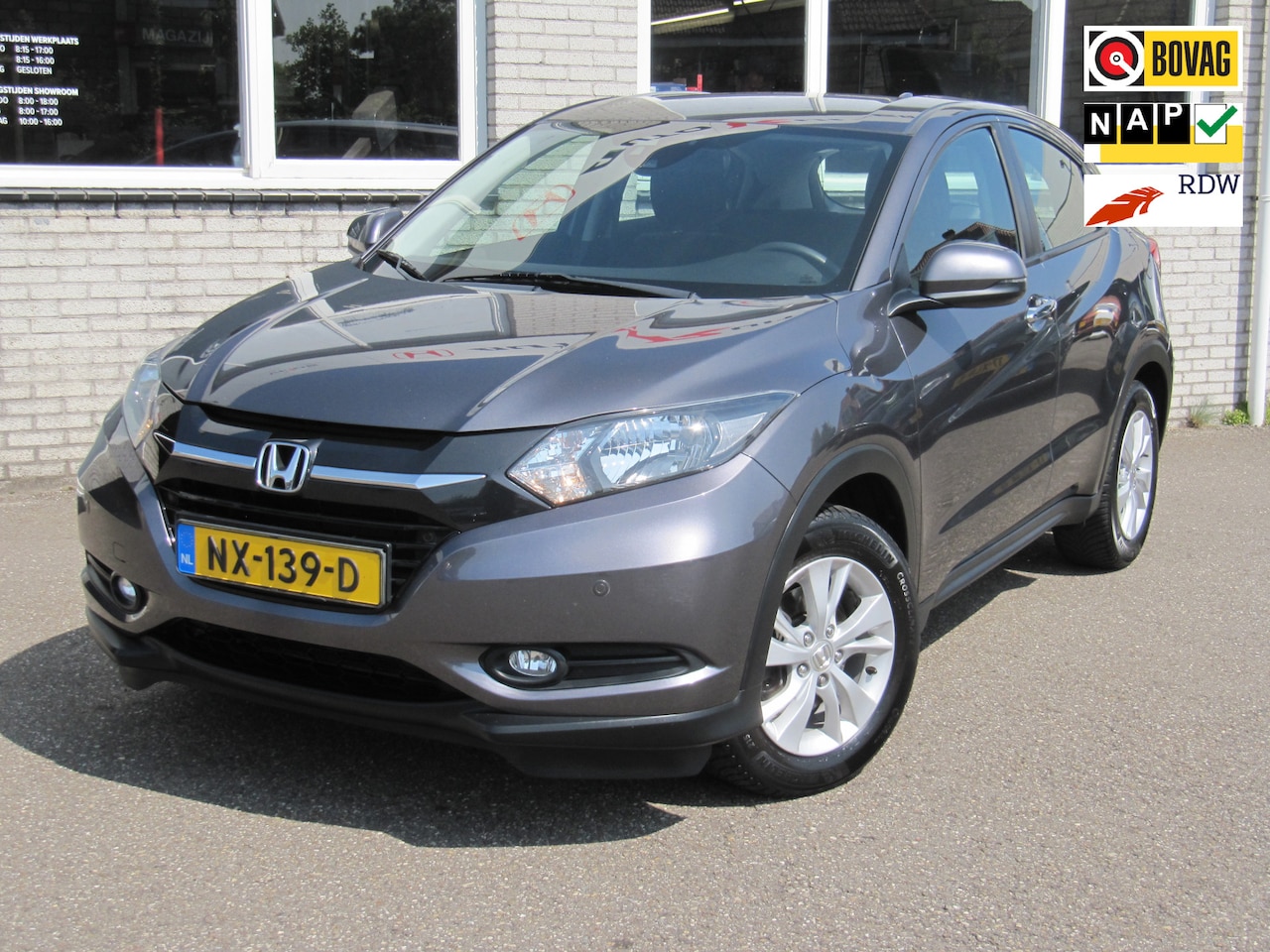 Honda HR-V - 1.5 i-VTEC Elegance trekhaak  4 seizoenbanden - AutoWereld.nl