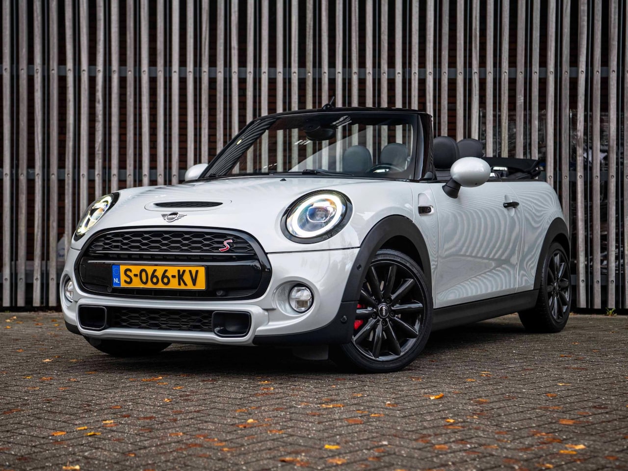 MINI Cabrio - Mini 2.0 192pk AUT. Cooper S Chili *JCW*|UITERST LUXE| Navi|Camera|Leder|Stoelverwarming|L - AutoWereld.nl