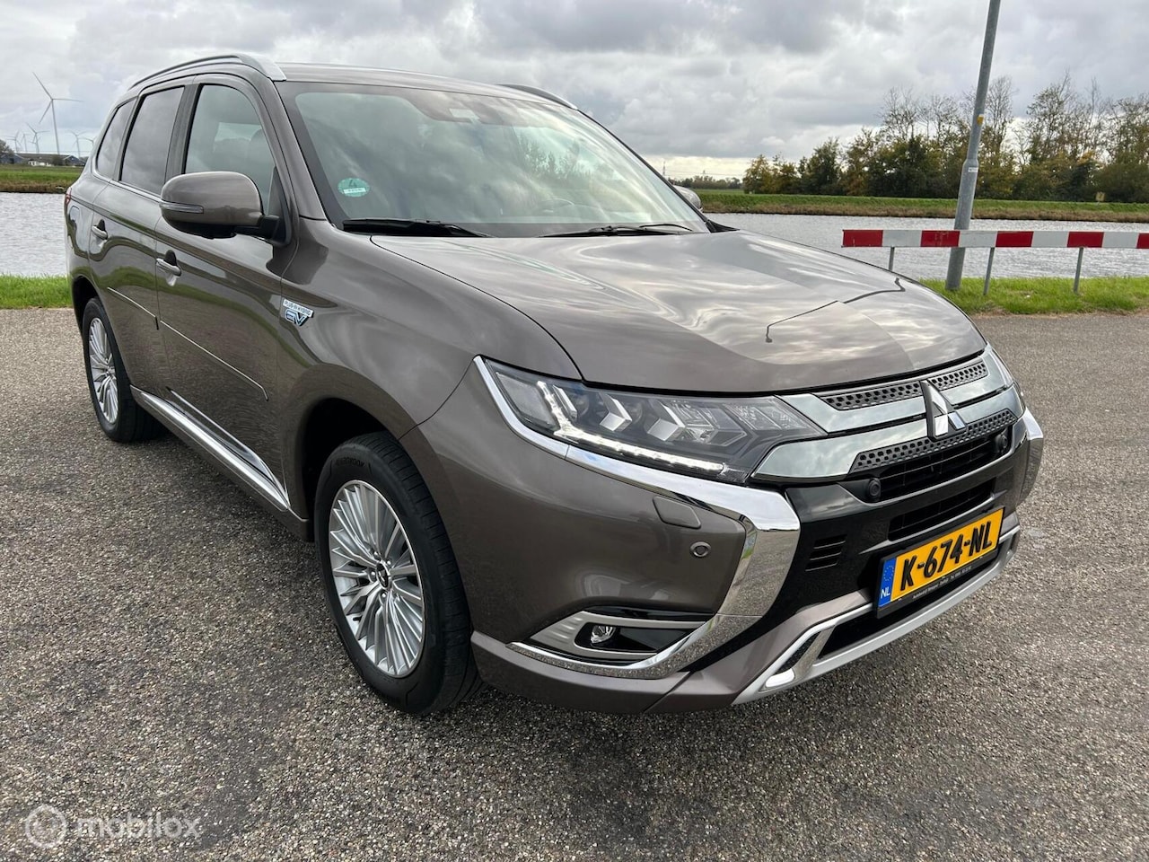Mitsubishi Outlander - 2.4 PHEV Instyle Full opt. Trekhaak - AutoWereld.nl