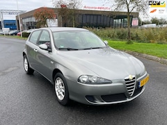 Alfa Romeo 147 - 1.6 T.Spark Progression, Airco, Elektr ramen, Lmv, Radio CD speler, 3e eig afk, Geen impor