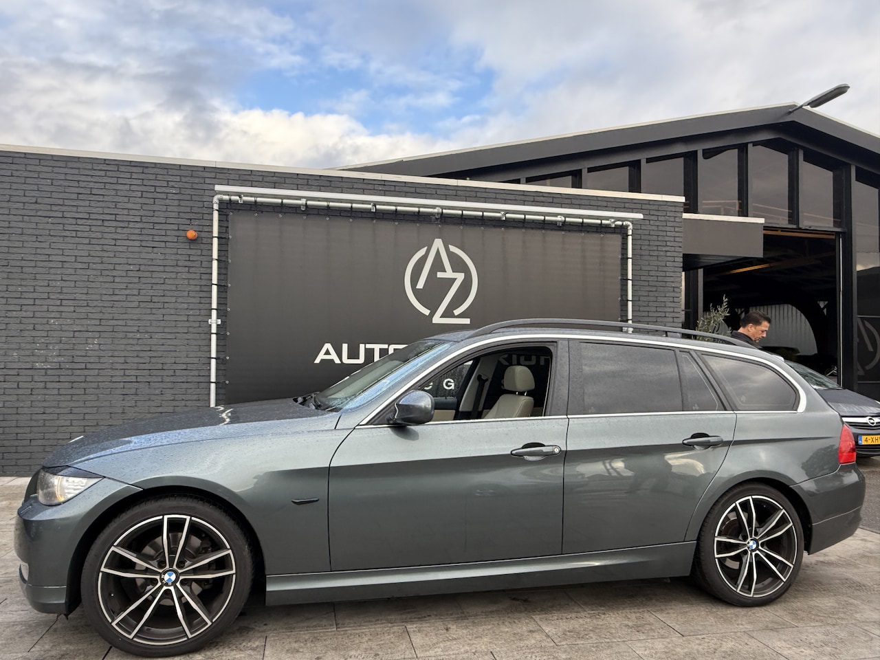 BMW 3-serie Touring - 318i Business Line Automaat*Pano*MOTOR START NIET* - AutoWereld.nl