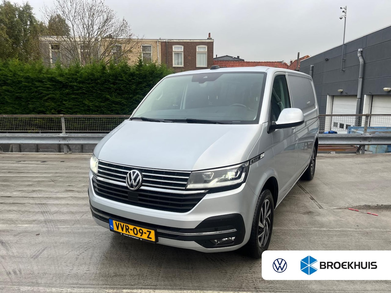 Volkswagen Transporter - 2.0 TDI L1H1 28 Bulli | Trekhaak | 2 stoelen | Lederen bekleding | Groot Navi | Camera ach - AutoWereld.nl