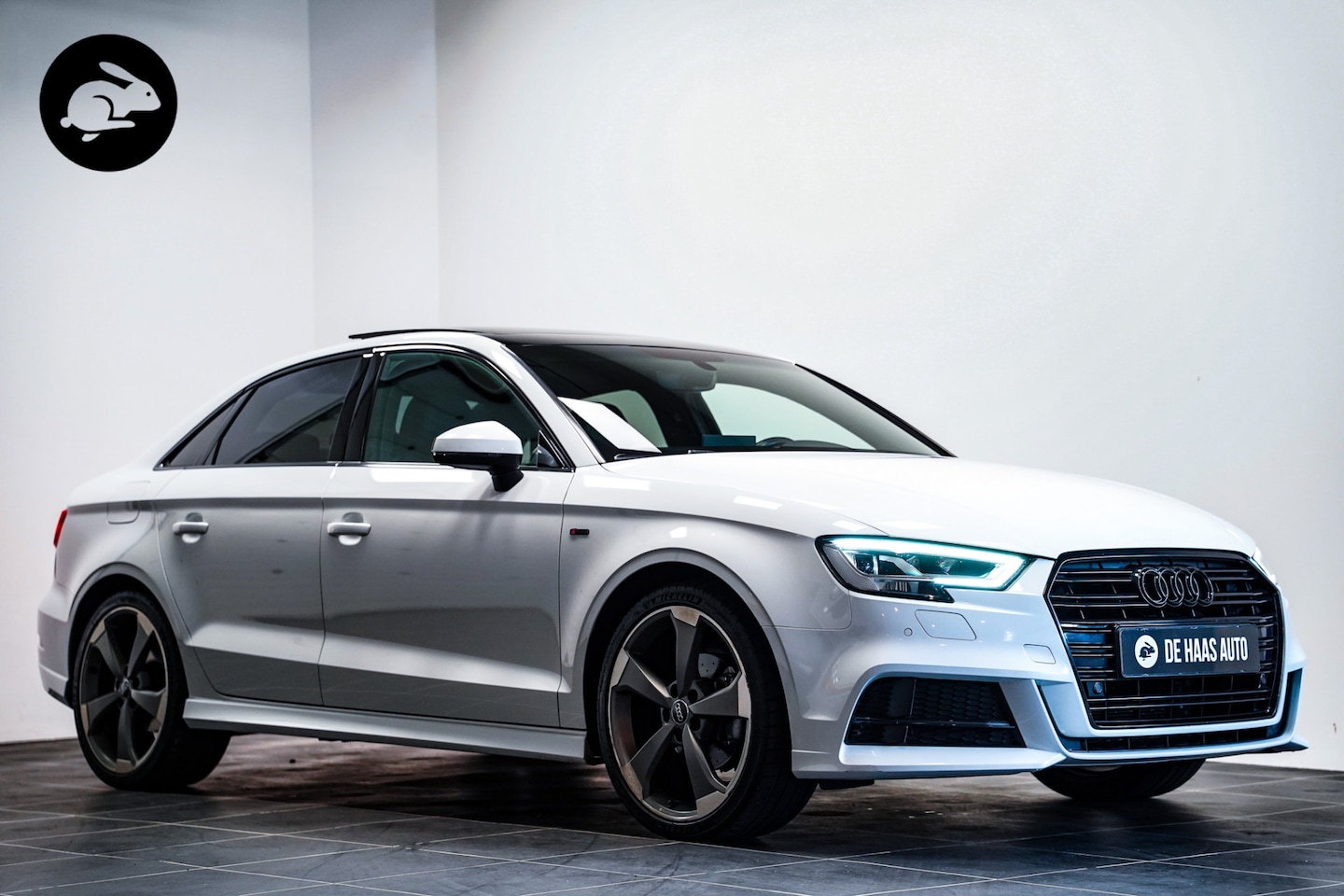 Audi A3 Limousine - 1.5 TFSI CoD Sport S Line|Panodak|B&O|Trekhaak|Carplay - AutoWereld.nl
