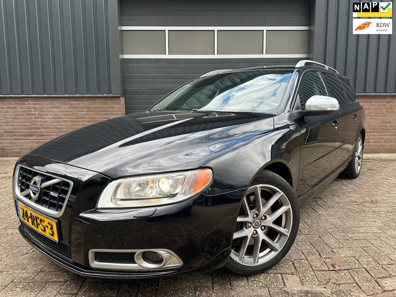 Volvo V70 - 2.0T 203PK R-Edition Trekhaak / Navigatie / Xenon - AutoWereld.nl