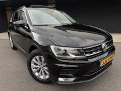 Volkswagen Tiguan - 1.4 TSI Con. Series // Leder // Panoramadak //