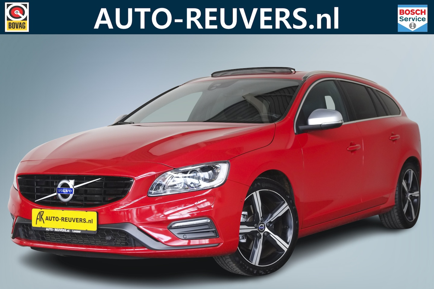 Volvo V60 - 2.0 T4 R-Design / Opendak / Leder / Navi / Cam / Trekhaak - AutoWereld.nl