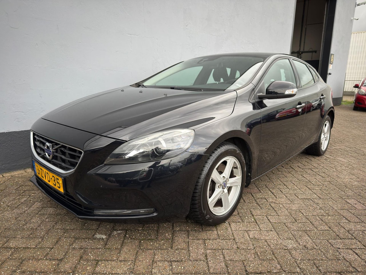 Volvo V40 - 1.6 T2 Summum - Navigatie - AutoWereld.nl